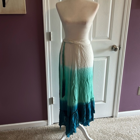 Dresses & Skirts - Z and L wrap skirt swim suit cover green ombre white silver stripe size medium